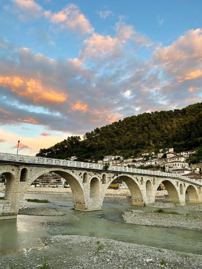 فندق Bujtina Apsus بيرات المظهر الخارجي الصورة