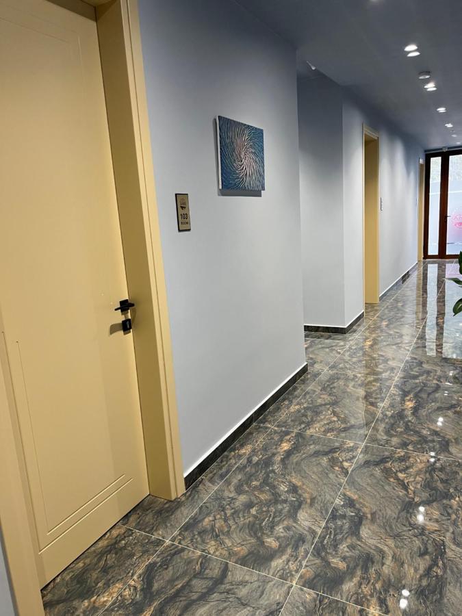 فندق Bujtina Apsus بيرات المظهر الخارجي الصورة